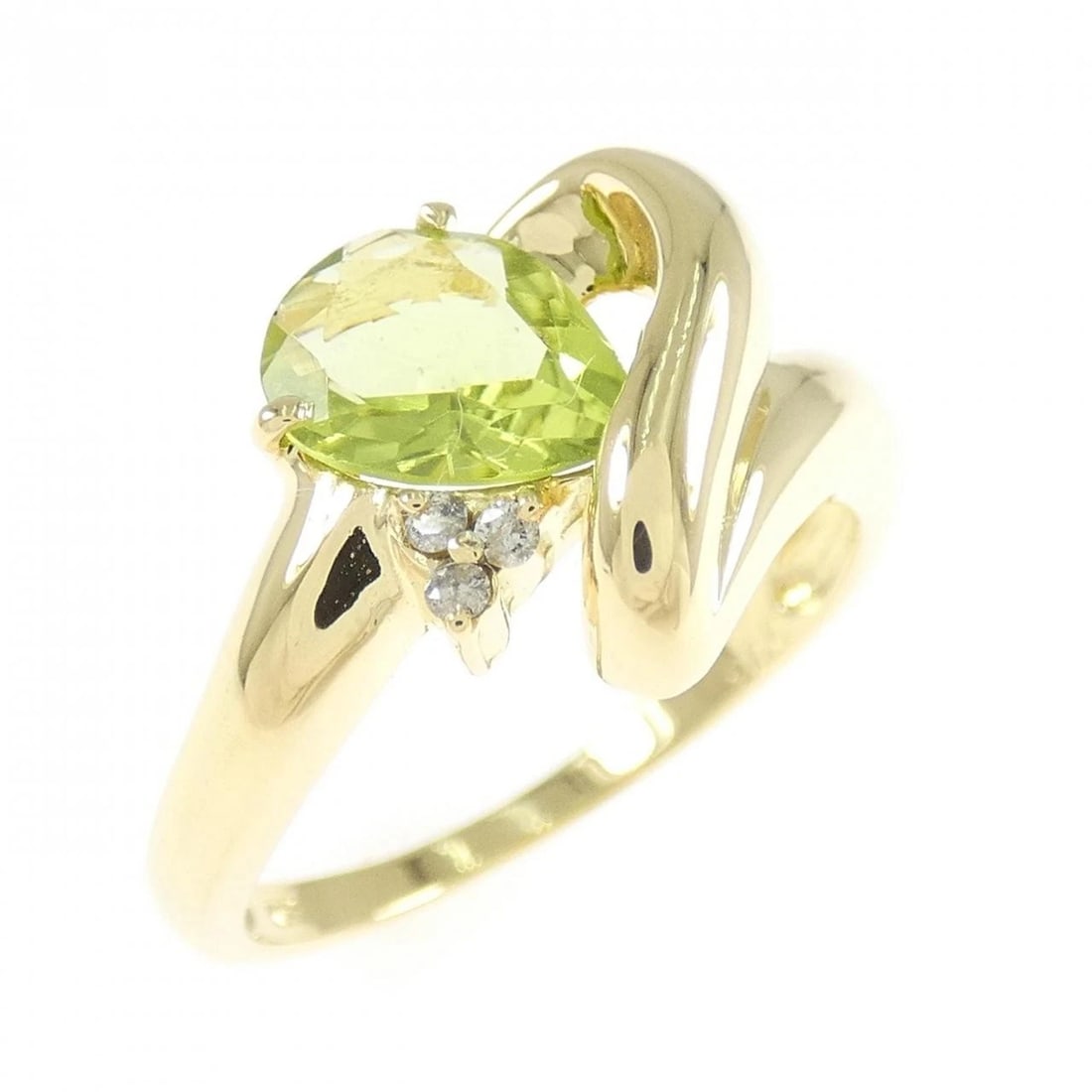 K18YG PERIDOT RING: K18YG Peridot Ring Brand: Unbranded Type: Ring Material: K18 Yellow Gold, Main Stone/Creation Peridot Color: Yellow Gold Size: 5.5 US Accessories: None Accessories Notice: When purchasing