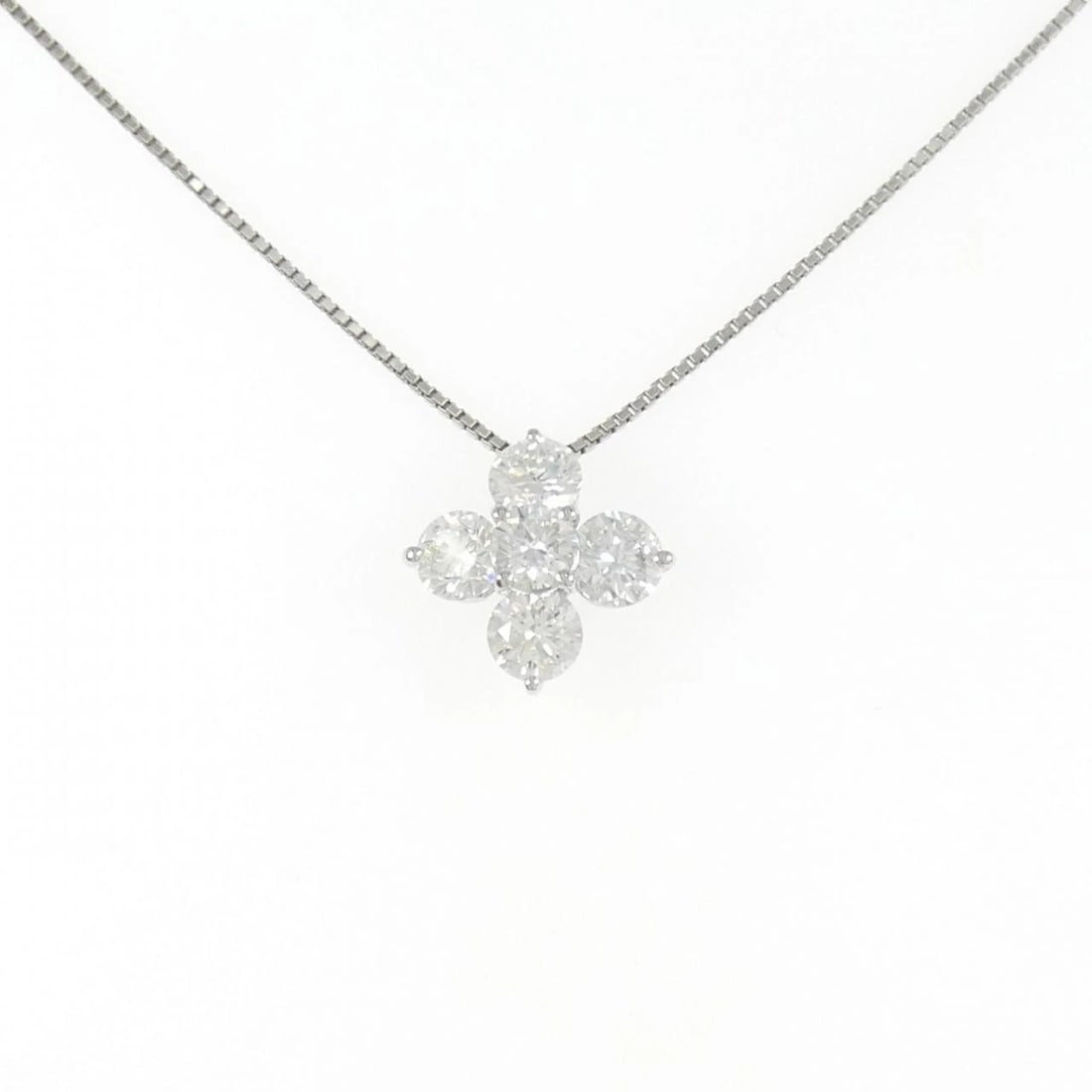 PT900 PT850 FLOWER DIAMOND NECKLACE: PT900 PT850 Flower Diamond Necklace Brand: Unbranded Type: Necklace Material: Platinum 900 Platinum Platinum 850, Main Stone/Creation Natural Color: None Size: 45cmActualSize Pendant top H x