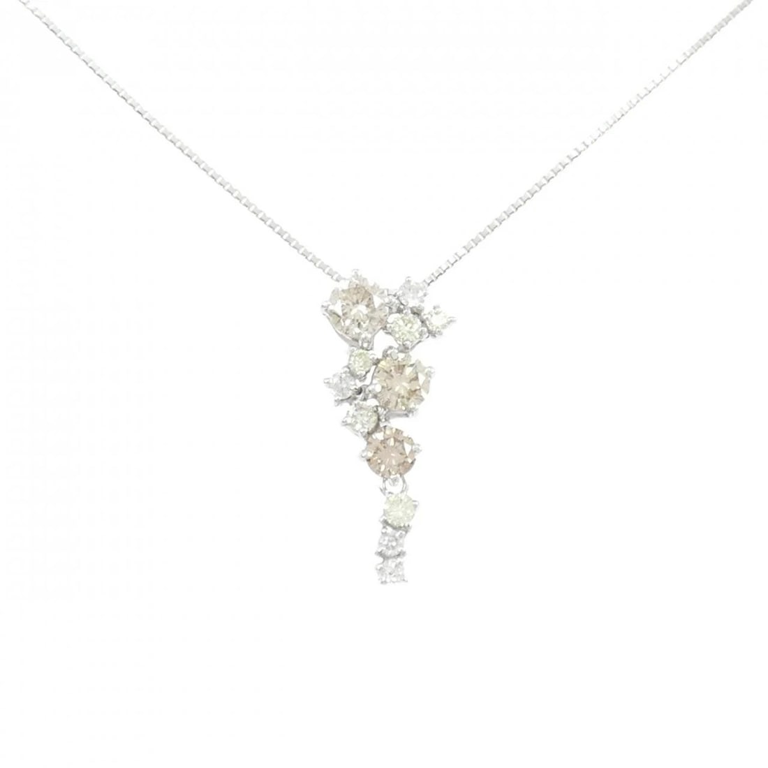 K18WG DIAMOND NECKLACE: K18WG Diamond Necklace Brand: Unbranded Type: Necklace Material: K18 White Gold, Main Stone/Creation Natural Color: White Gold Size: 45cmActualSizePendant top H x W: 23.1mmx10.2mm Chain Max.