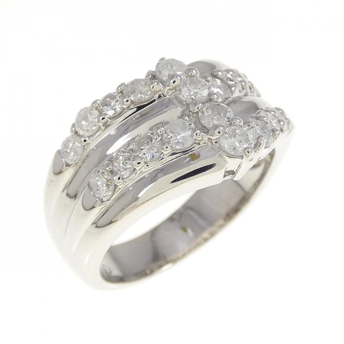 PT900 DIAMOND RING: PT900 Diamond Ring Brand: Unbranded Type: Ring Material: Platinum 900 Platinum, Main Stone/Creation Natural Color: None Size: 6.5-7 US Accessories: None Accessories Notice: When purchasing