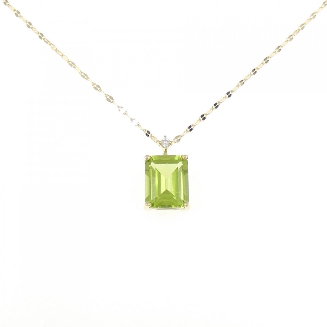 K18YG PERIDOT NECKLACE: K18YG Peridot Necklace Brand: Unbranded Type: Necklace Material: K18 Yellow Gold, Color: YG Size: 40cmActualSize Pendant top H x W: 14.0mmx8.5mm Chain Max. W: 1.3mm Accessories: None