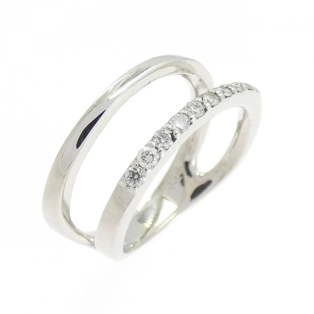 PT900 DIAMOND RING (1 of 3)