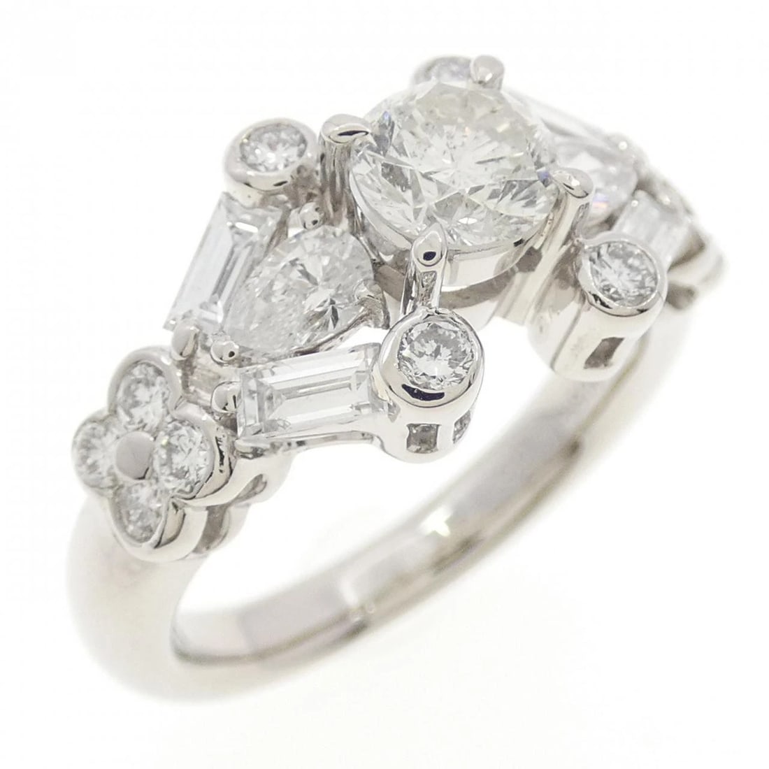 PT900 DIAMOND RING: PT900 Diamond Ring Brand: Unbranded Type: Ring Material: Platinum 900 Platinum, Main Stone/Creation Natural Color: None Size: 6 US Accessories: None Accessories Notice: When purchasing