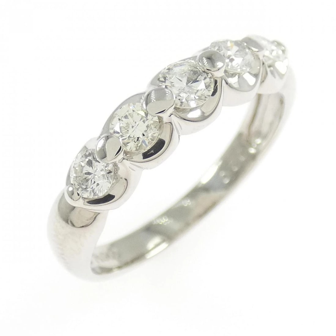 PT900 DIAMOND RING: PT900 Diamond Ring Brand: Unbranded Type: Ring Material: Platinum 900 Platinum, Main Stone/Creation natural Color: White Gold Size: 6.5-7 US Accessories: None Accessories Notice: When