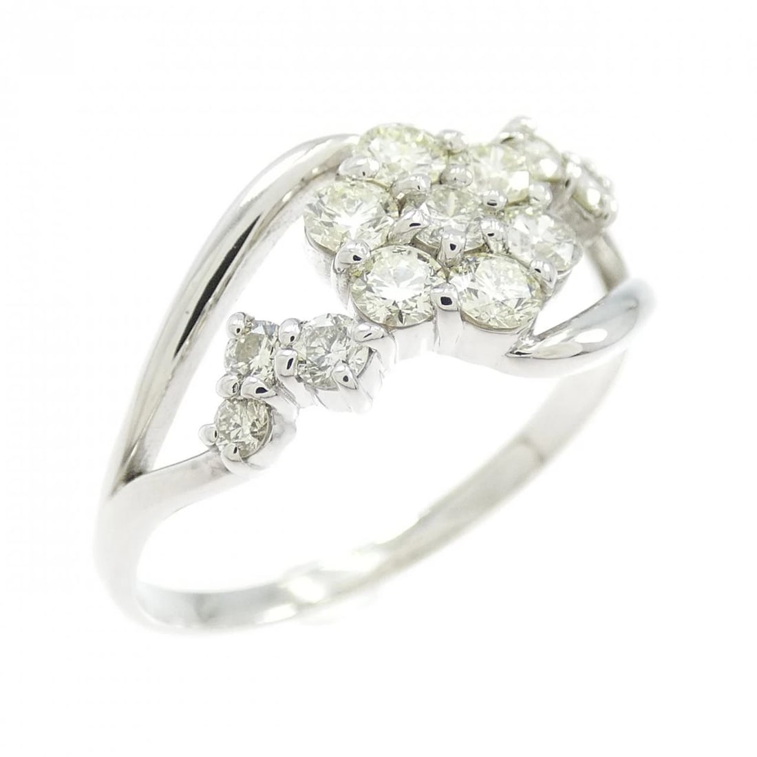 PT900 FLOWER DIAMOND RING: PT900 Flower Diamond Ring Brand: Unbranded Type: Ring Material: Platinum 900 Platinum, Main Stone/Creation Natural Color: Silver Size: 6-6.5 ( US size) Accessories: None Accessories Notice: