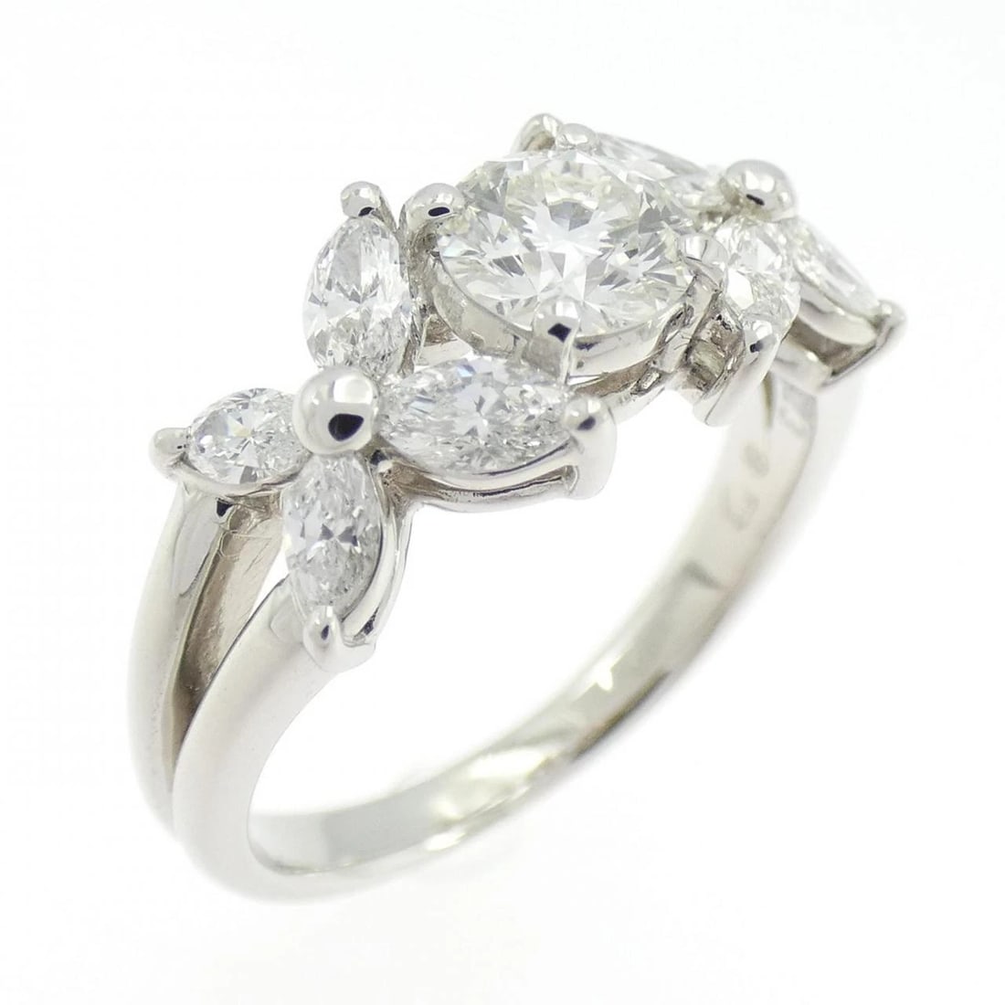 PT900 DIAMOND RING: PT900 Diamond Ring Brand: Unbranded Type: Ring Material: Platinum 900 Platinum, Main Stone/Creation Natural Color: Size: 6-6.5 US Accessories: None Accessories Notice: When purchasing