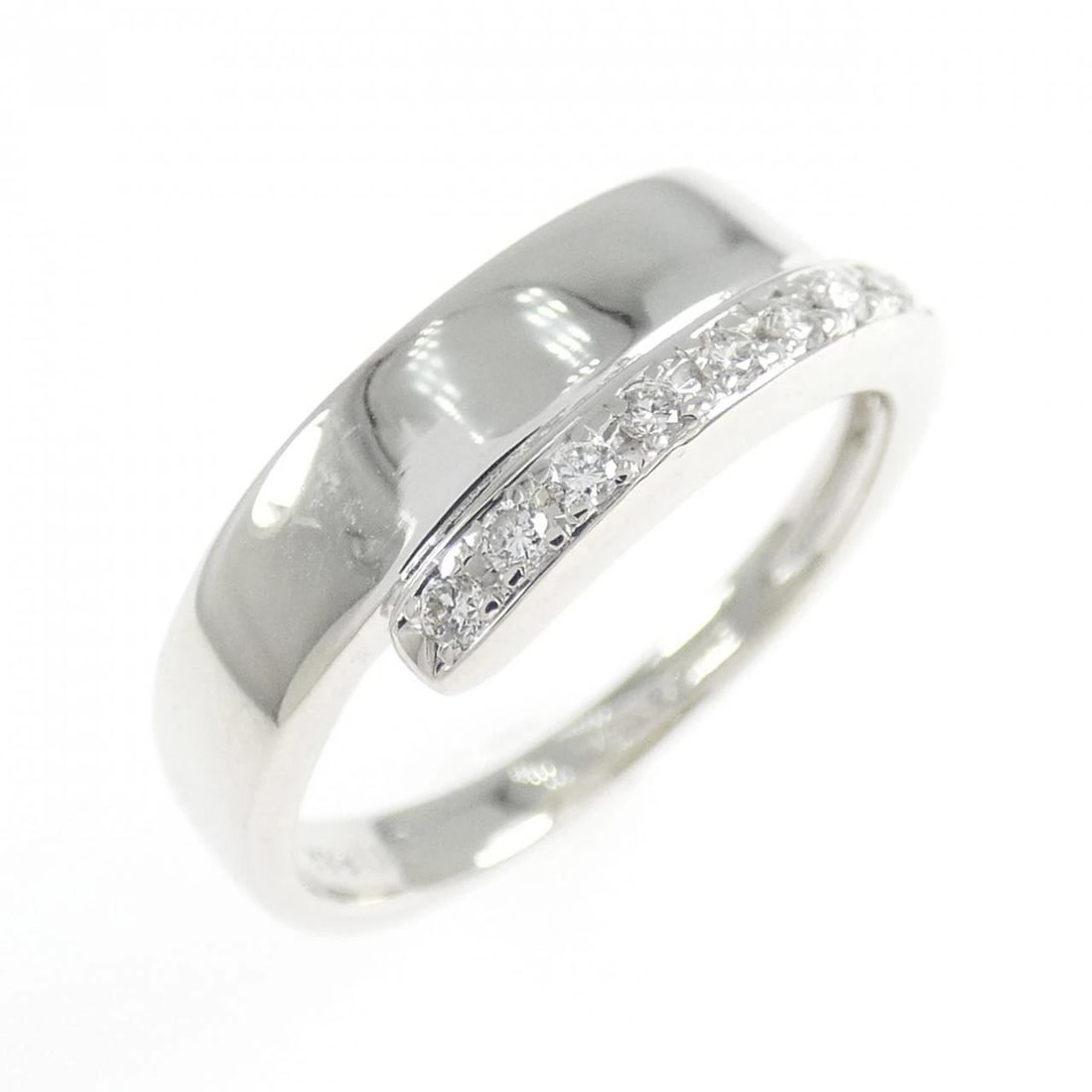 VENDOME DIAMOND RING: VENDOME Diamond Ring Brand: VENDOME Type: Ring Material: K18 White Gold, Main Stone/Creation Natural Color: White Size: 4-4.5 (US size) Accessories: None Accessories Notice: When purchasing