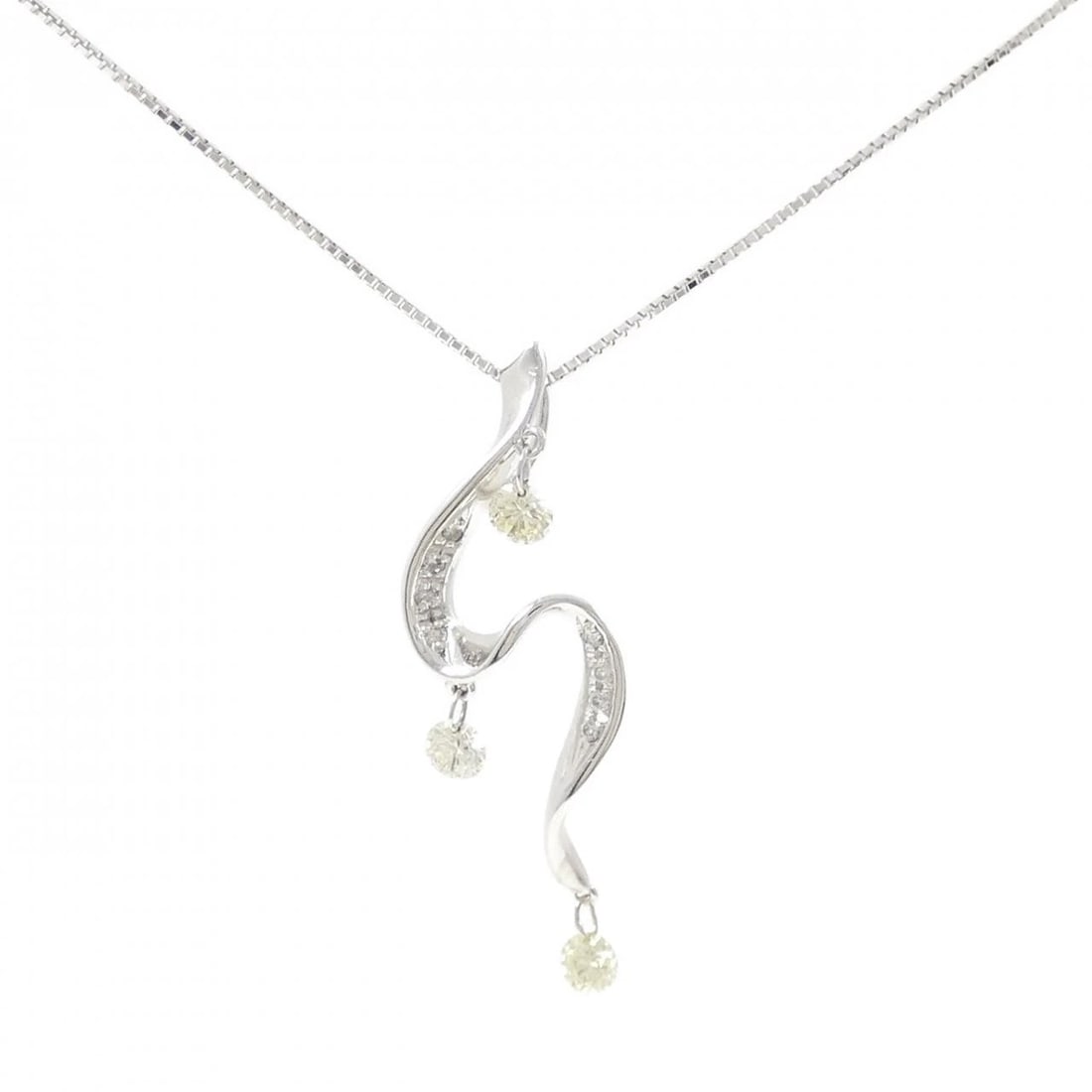 K18WG DIAMOND NECKLACE: K18WG Diamond Necklace Brand: Unbranded Type: Necklace Material: K18 White Gold, Main Stone/Creation Natural Color: White Gold Size: 45cmActualSize Pendant top H x W: 35.6mmx10.8mm Chain Max.