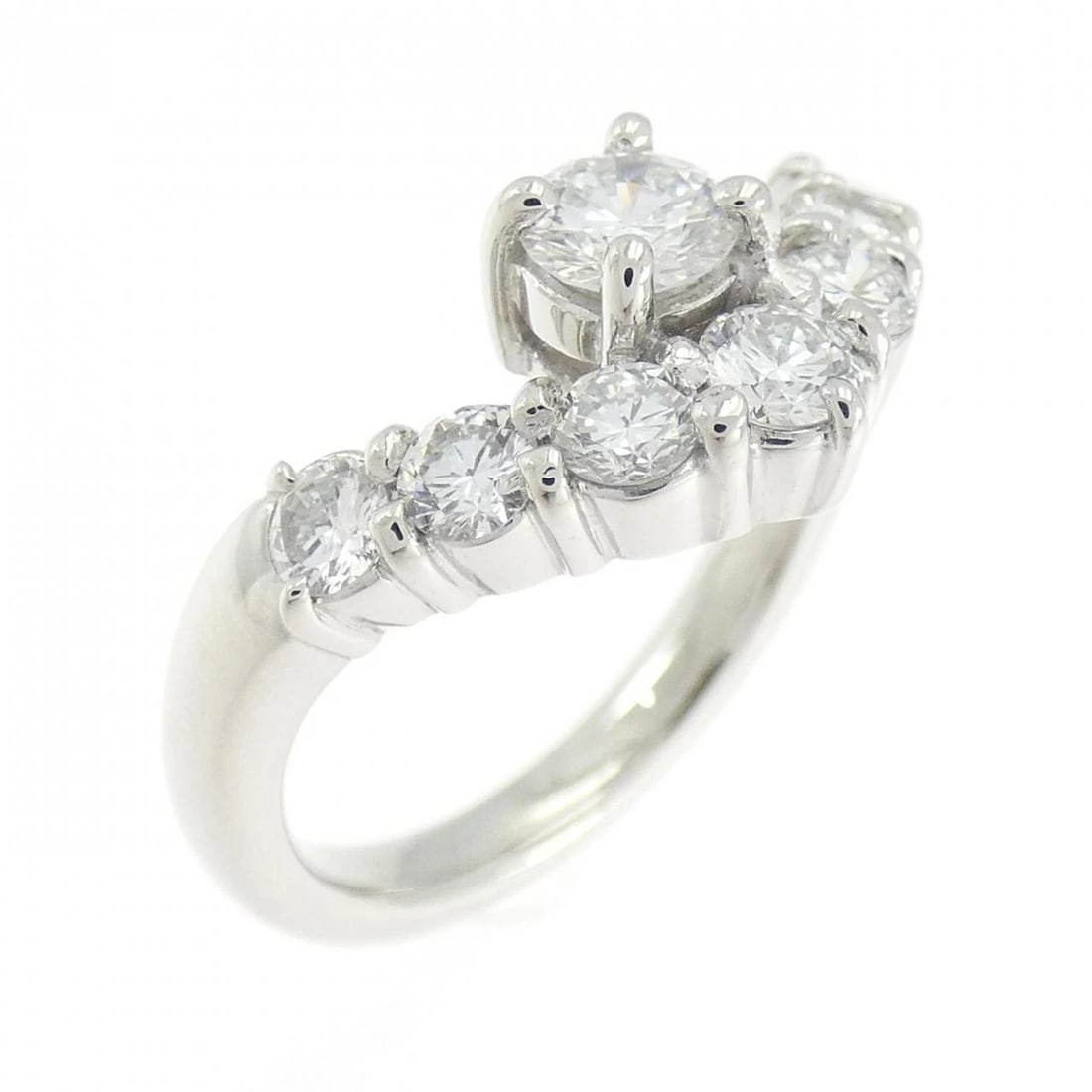 PT900 DIAMOND RING: PT900 Diamond Ring Brand: Unbranded Type: Ring Material: Platinum 900 Platinum, Main Stone/Creation Natural Color: None Size: 6 US Accessories: None Accessories Notice: When purchasing pre