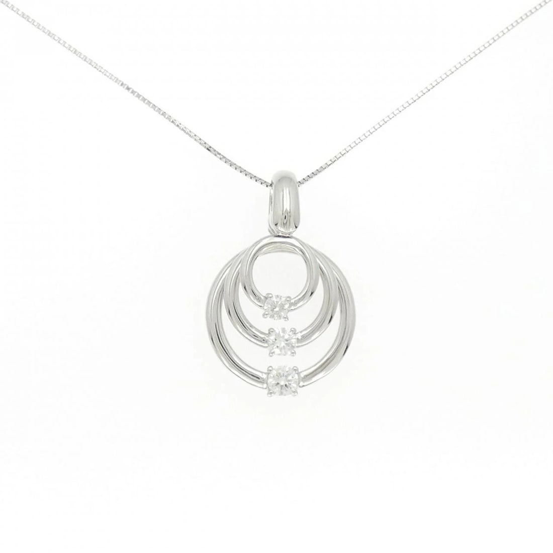 K18WG DIAMOND NECKLACE: K18WG Diamond Necklace Brand: Unbranded Type: Necklace Material: K18 White Gold, Main Stone/Creation natural Color: White Gold Size: 45cmActualSize Pendant top H x W: 29.2mmx19.6mm Chain Max.