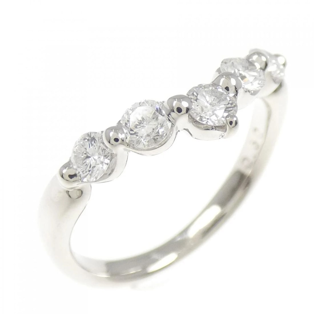 PT900 DIAMOND RING: PT900 Diamond Ring Brand: Unbranded Type: Ring Material: Platinum 900 Platinum, Main Stone/Creation natural Color: White Gold Size: 6 US Accessories: None Accessories Notice: When purchasi