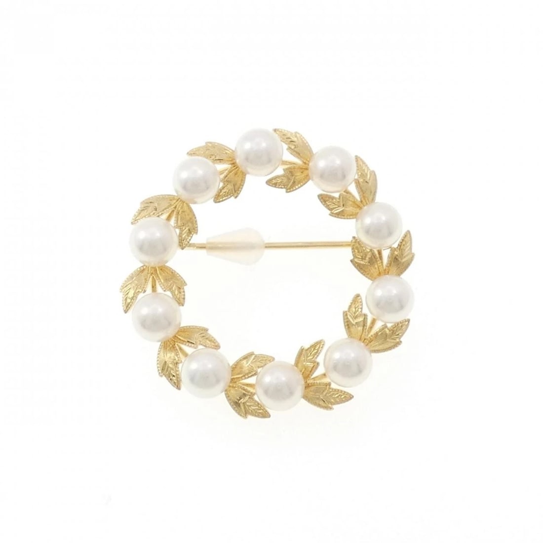 MIKIMOTO AKOYA PEARL BROOCH: Mikimoto Akoya Pearl Brooch Brand: MIKIMOTO Type: Pendant Brooch Material: K18 Yellow Gold, Main Stone/Creation Akoya Pearl Color: Yellow Gold Size: ActualSize HxW: 34.0mmx34.4mm Accessories: