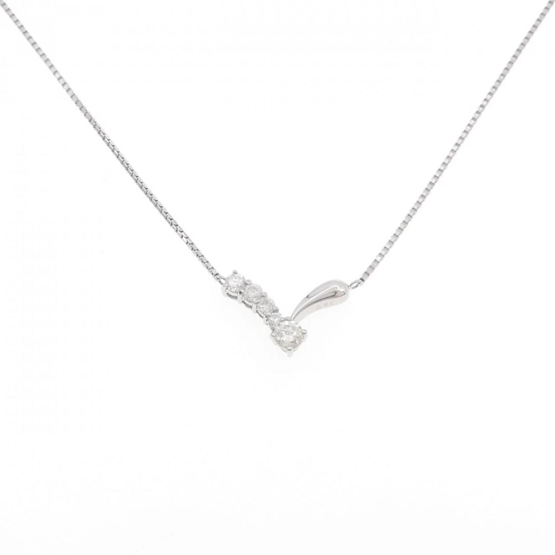 PT900 PT850 DIAMOND NECKLACE: PT900 PT850 Diamond Necklace Brand: Unbranded Type: Necklace Material: Platinum 900 Platinum Platinum 850, Main Stone/Creation Natural Color: None Size: 42cmActualSize Pendant top H x W: