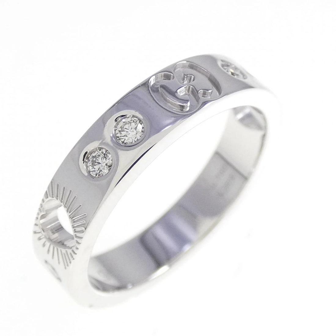 GUCCI DIAMOND RING: GUCCI Diamond Ring Brand: GUCCI Type: Ring Material: 750 White Gold, Main Stone/Creation Natural Color: White Size: 5 (US size) Accessories: None Accessories Notice: When purchasing pre-ow