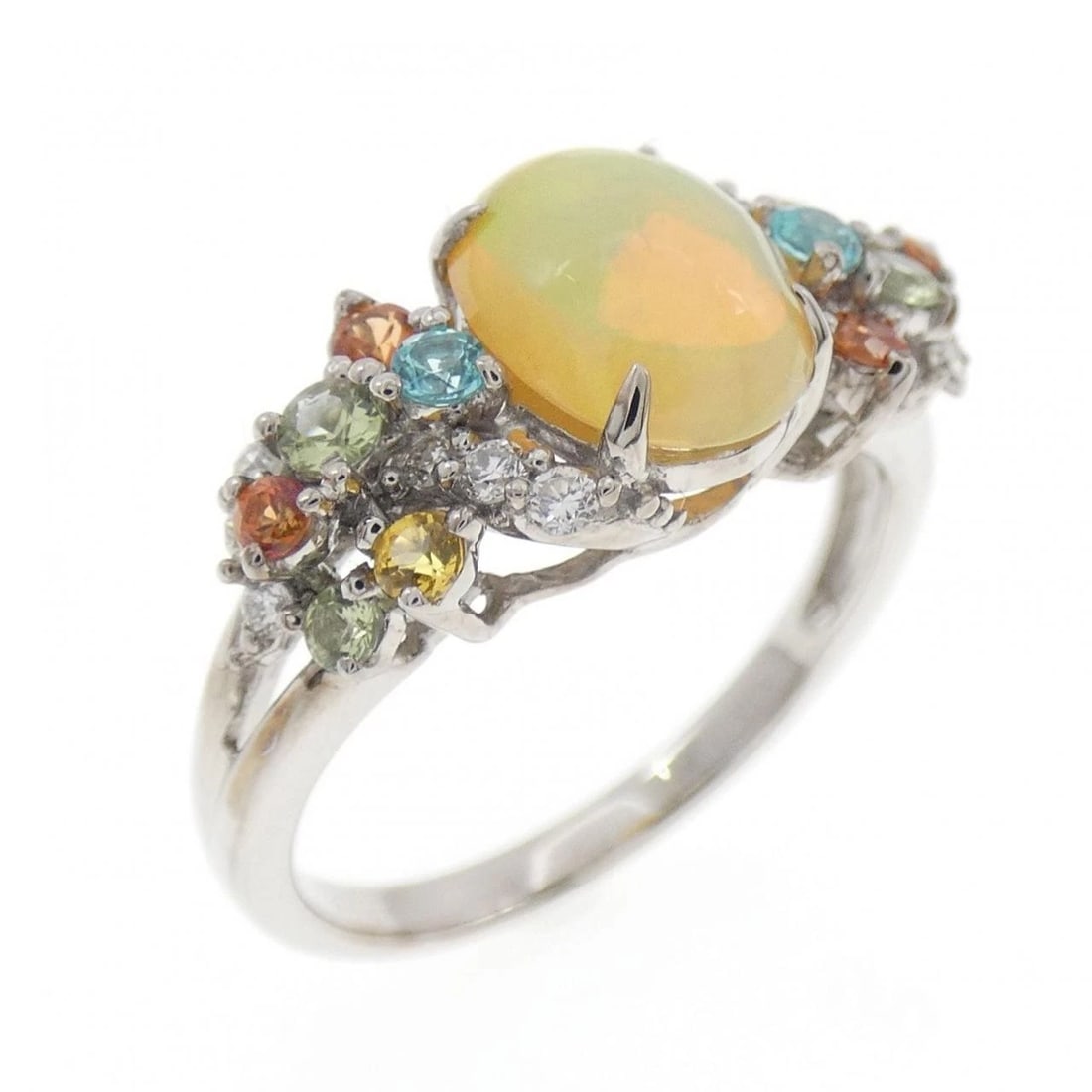 K18WG COLOR STONE RING: K18WG Color Stone Ring Brand: Unbranded Type: Ring Material: K18 White Gold, Main Stone/Creation Opal Color: White Gold Size: 7.5-8 ( US size) Accessories: None Accessories Notice: When pu