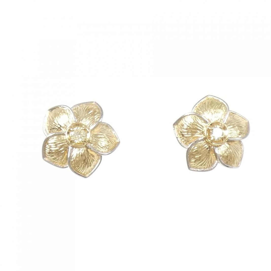 K18YG K18WG FLOWER DIAMOND EARRINGS: K18YG K18WG Flower Diamond Earrings Brand: Unbranded Type: Earrings Material: K18 Yellow Gold K18 White Gold, Color: Yellow Gold Size: HxW: 13.1mmx12.8mm Accessories: None Accessories Noti