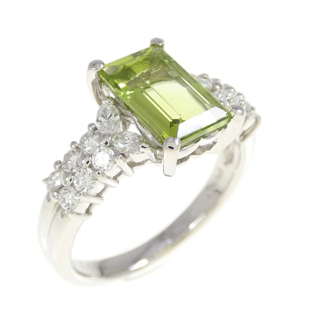 PT900 PERIDOT RING: PT900 Peridot Ring Brand: Unbranded Type: Ring Material: Platinum 900 Platinum, Main Stone/Creation natural Color: White Gold Size: 5 US Accessories: None Accessories Notice: When purchasi