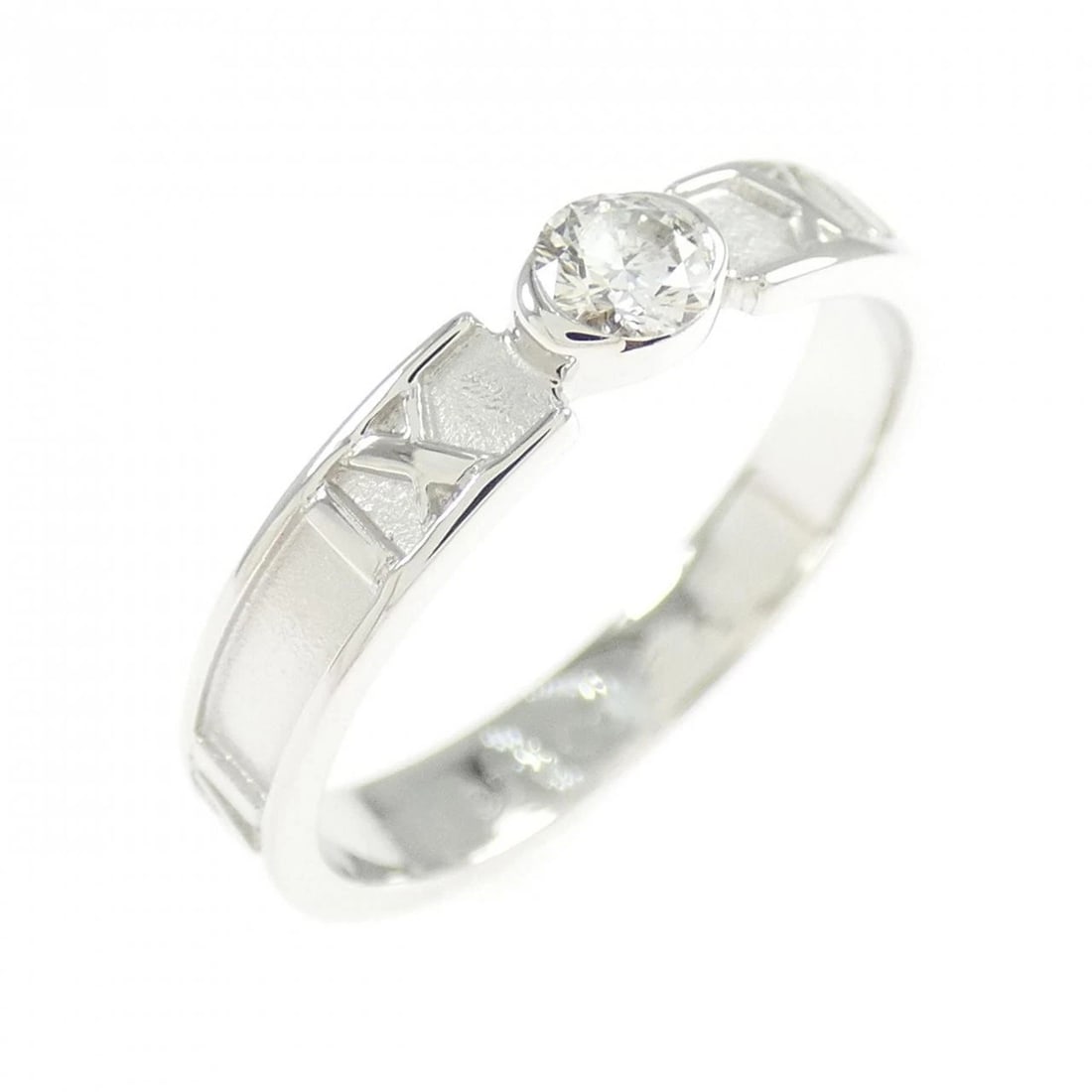 TIFFANY & CO. ATLAS RING: Tiffany & Co. Atlas Ring Brand: Tiffany Type: Ring Material: 750 White Gold, Main Stone/Creation Natural Color: White Gold Size: 4.5-5 (US size) Accessories: None Accessories Notice: When