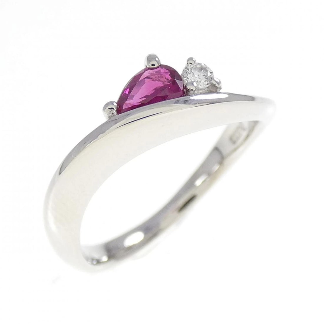 PT900 RUBY RING: PT900 Ruby Ring Brand: Unbranded Type: Ring Material: Platinum 900 Platinum, Main Stone/Creation ruby Color: White Gold Size: 6.5 US Accessories: None Accessories Notice: When purchasing p