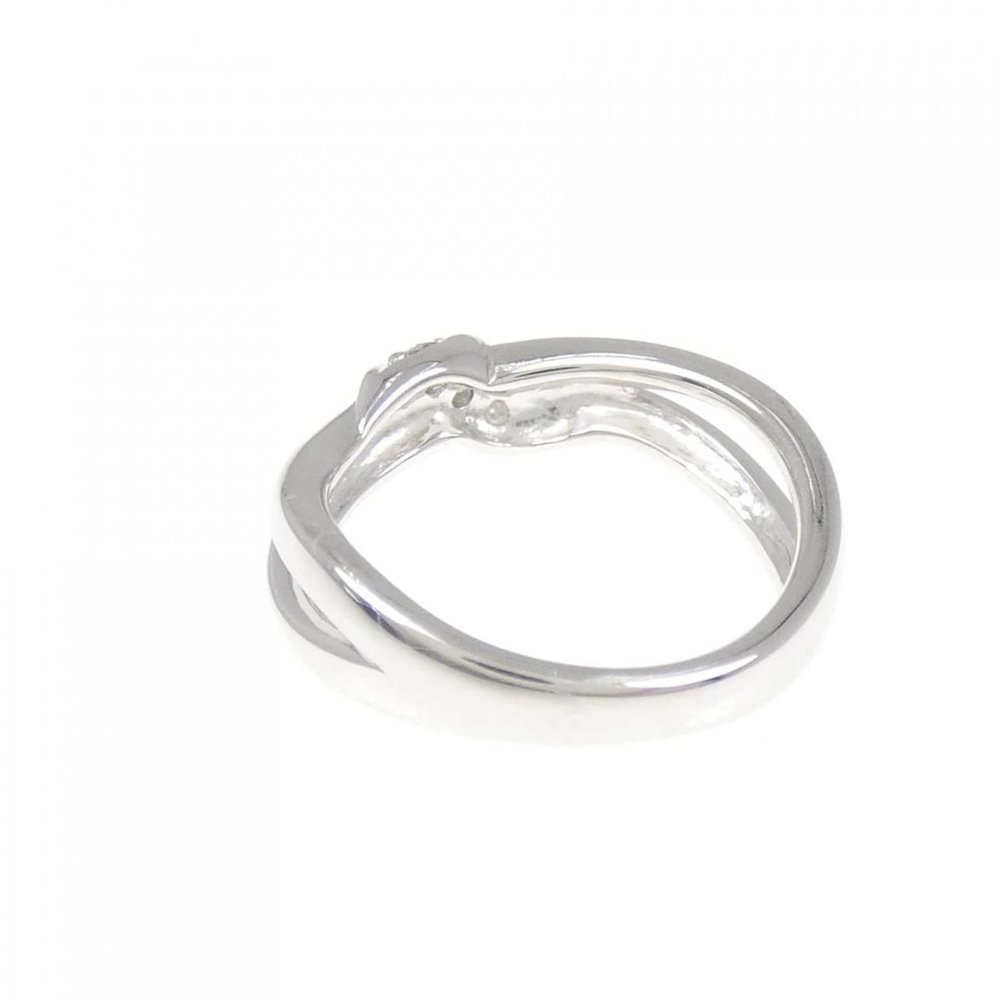 K18WG DIAMOND PINKY RING: K18WG Diamond Pinky Ring Brand: Unbranded Type: Ring Material: K18 White Gold, Main Stone/Creation Natural Color: White Gold Size: 2.5 ( US size) Accessories: None Accessories Notice: When