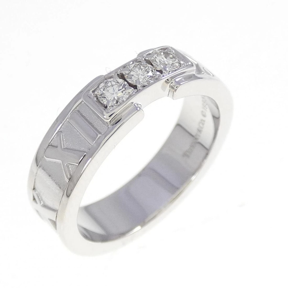 TIFFANY & CO. ATLAS RING: Tiffany & Co. Atlas Ring Brand: Tiffany Type: Ring Material: 750 White Gold, Main Stone/Creation Natural Color: White Size: 5.5 -6 (US size) Accessories: None Accessories Notice: When