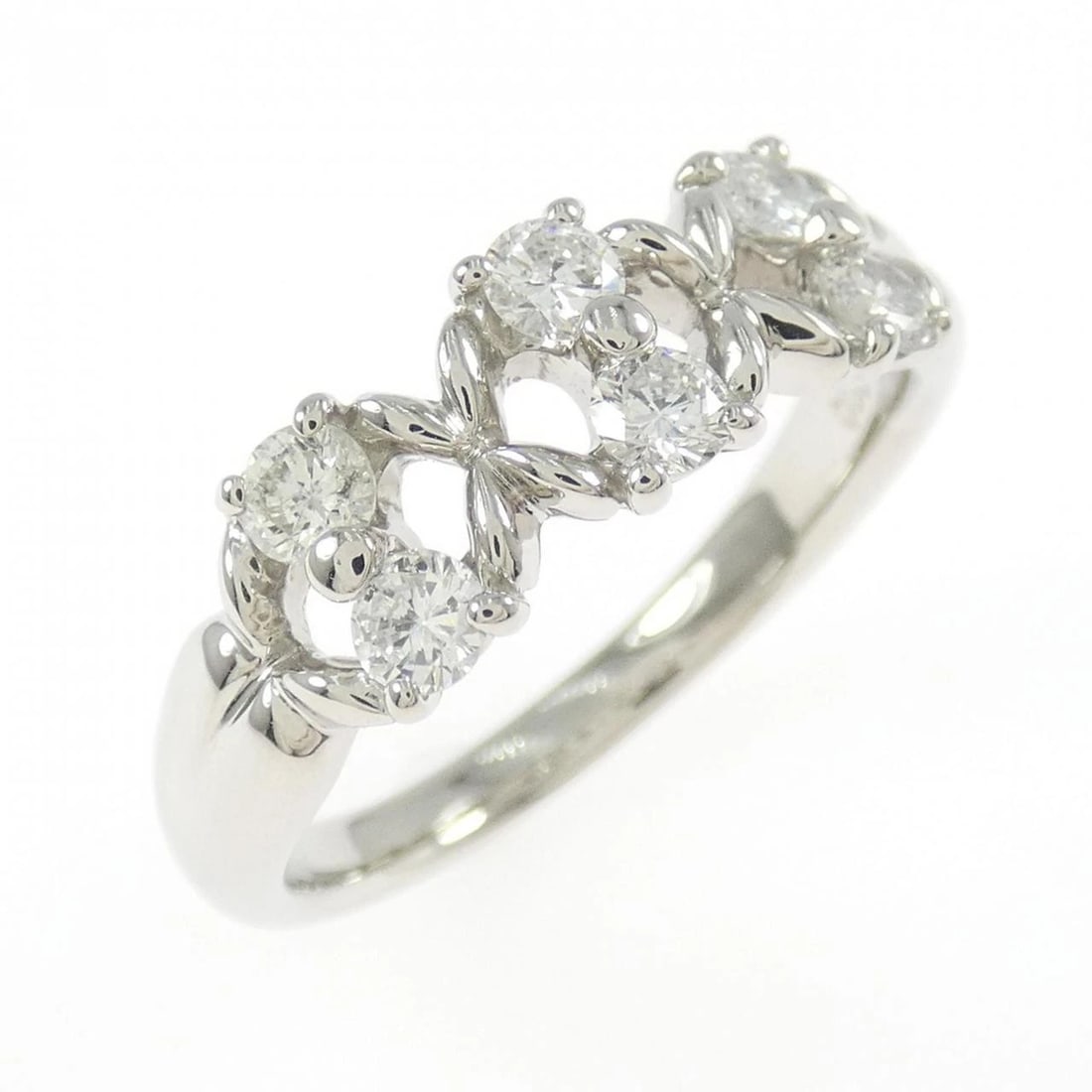 PT900 DIAMOND RING: PT900 Diamond Ring Brand: Unbranded Type: Ring Material: Platinum 900 Platinum, Main Stone/Creation Natural Color: White Gold Size: 8 ( US size) Accessories: None Accessories Notice: When