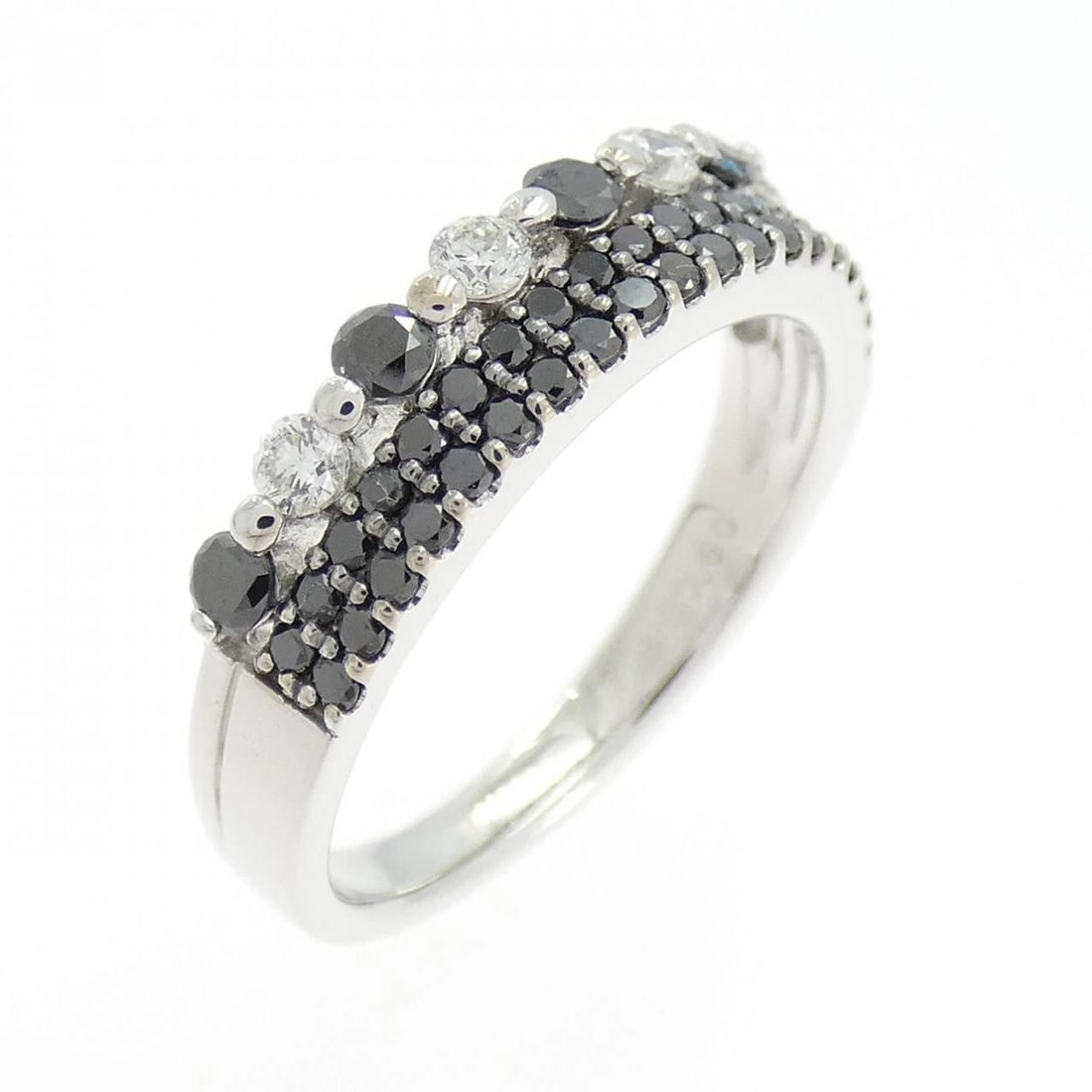 K18WG DIAMOND RING: K18WG Diamond Ring Brand: Unbranded Type: Ring Material: K18 White Gold, Main Stone/Creation Natural Color: White Gold Size: 6 ( US size) Accessories: None Accessories Notice: When purchasing