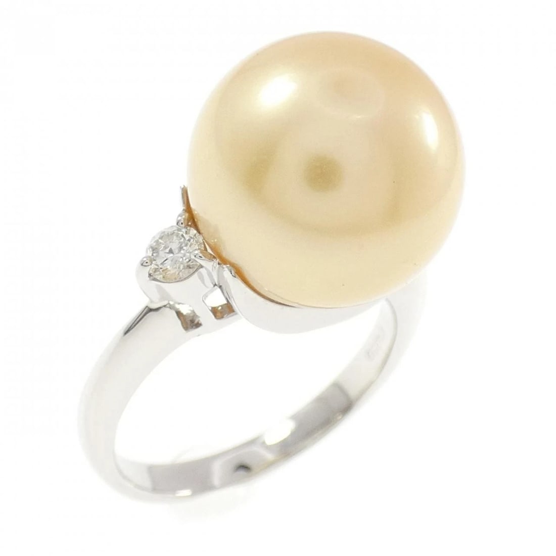 PT900 SOUTH SEA PEARL RING: PT900 South Sea Pearl Ring Brand: Unbranded Type: Ring Material: Platinum 900 Platinum, Main Stone/Creation South sea pearl Color: White Gold Size: 6-6.5 US Accessories: None Accessories N