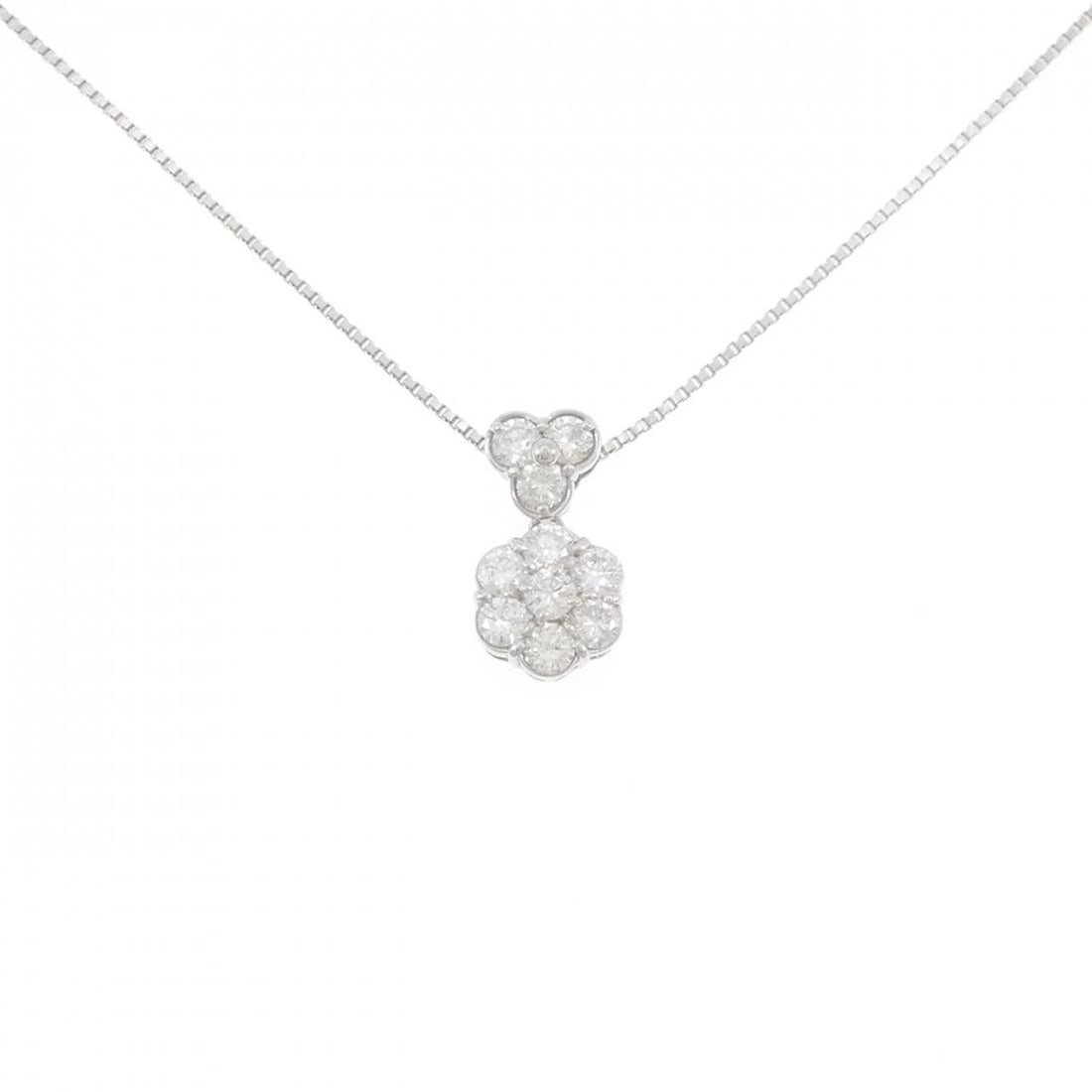 PT900 PT850 FLOWER DIAMOND NECKLACE: PT900 PT850 Flower Diamond Necklace Brand: Unbranded Type: Necklace Material: Platinum 900 Platinum Platinum 850, Main Stone/Creation Natural Color: None Size: 40cmActualSize Pendant top H x