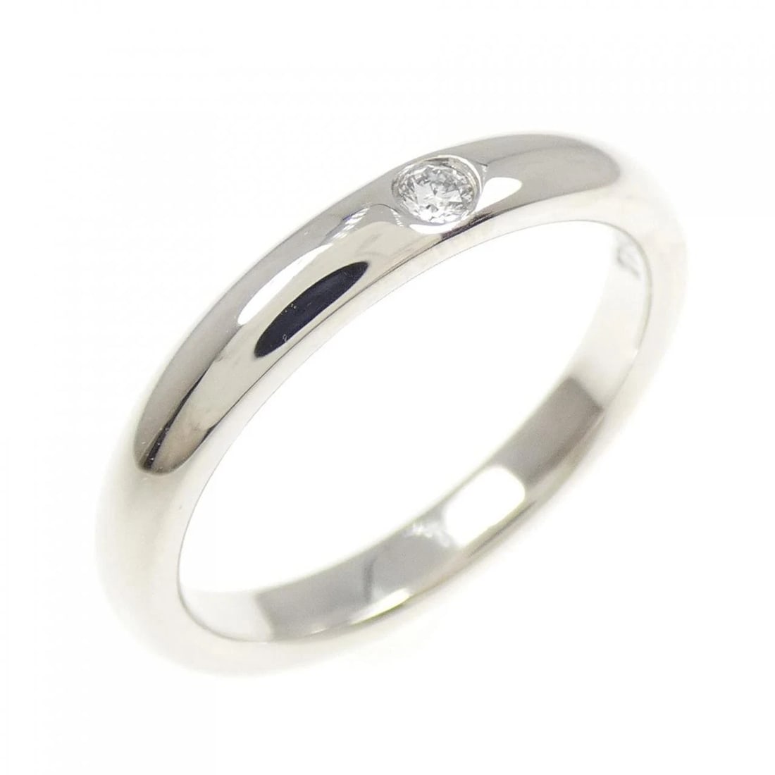 TIFFANY STACKING BAND RING: Tiffany Stacking Band Ring Brand: Tiffany Type: Ring Material: Platinum 950, Main Stone/Creation Natural Color: White Size: 5 (US size) Accessories: None Accessories Notice: When purchasing