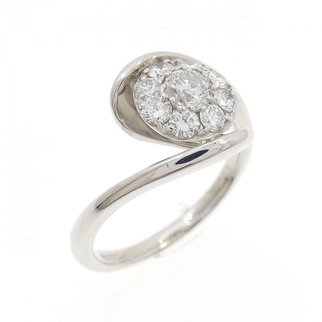 PT900 DIAMOND RING: PT900 Diamond Ring Brand: Unbranded Type: Ring Material: Platinum 900 Platinum, Main Stone/Creation Natural Color: White Gold Size: 6 US Accessories: None Accessories Notice: When purchasi