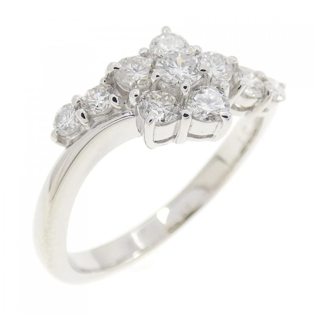 PT900 FLOWER DIAMOND RING: PT900 Flower Diamond Ring Brand: Unbranded Type: Ring Material: Platinum 900 Platinum, Main Stone/Creation Natural Color: Silver Size: 6-6.5 ( US size) Accessories: None Accessories Notice