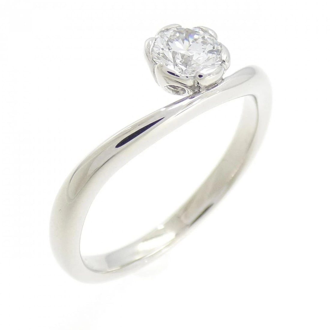 PT900 DIAMOND RING: PT900 Diamond Ring Brand: Unbranded Type: Ring Material: Platinum 900 Platinum, Main Stone/Creation Natural Color: Silver Size: 6 ( US size) Accessories: None Accessories Notice: When