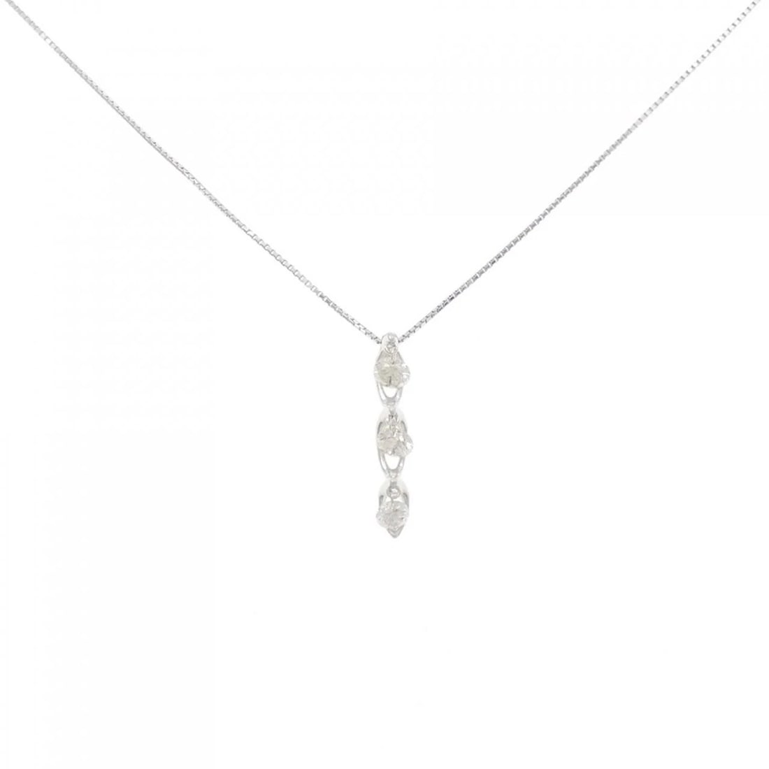 K18WG 3 STONE DIAMOND NECKLACE: K18WG 3 Stone Diamond Necklace Brand: Unbranded Type: Necklace Material: K18 White Gold, Main Stone/Creation Natural Color: White Gold Size: 46cmActualSize Pendant top H x W: 20.5mmx3.6mm