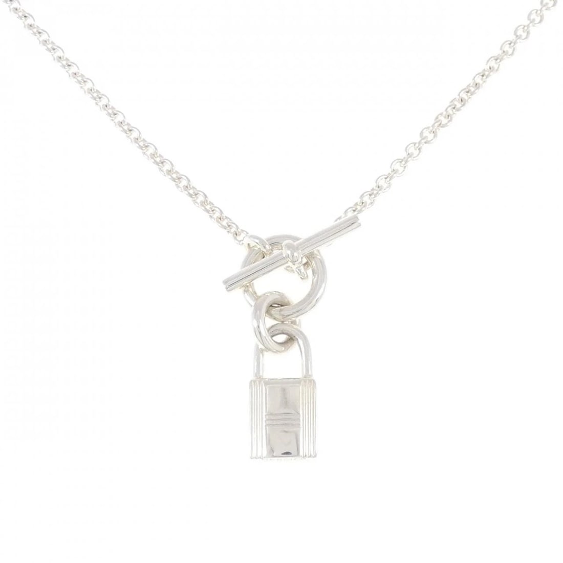 HERMES AMULET CADENA NECKLACE: HERMES Amulet Cadena Necklace Brand: HERMES Type: Necklace Material: 925 Silver, Color: Silver Size: ActualSize Pendant top H x W: 27.7mmx8.1mm Chain Max. W: 2.2mm Size41cm Accessories: None