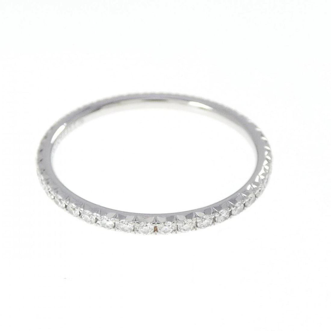 TIFFANY & CO. METRO RING: Tiffany & Co. Metro Ring Brand: Tiffany Type: Ring Material: 750 White Gold, Main Stone/Creation Natural Color: White Size: 5 (US size) Accessories: None Accessories Notice: When purchasin