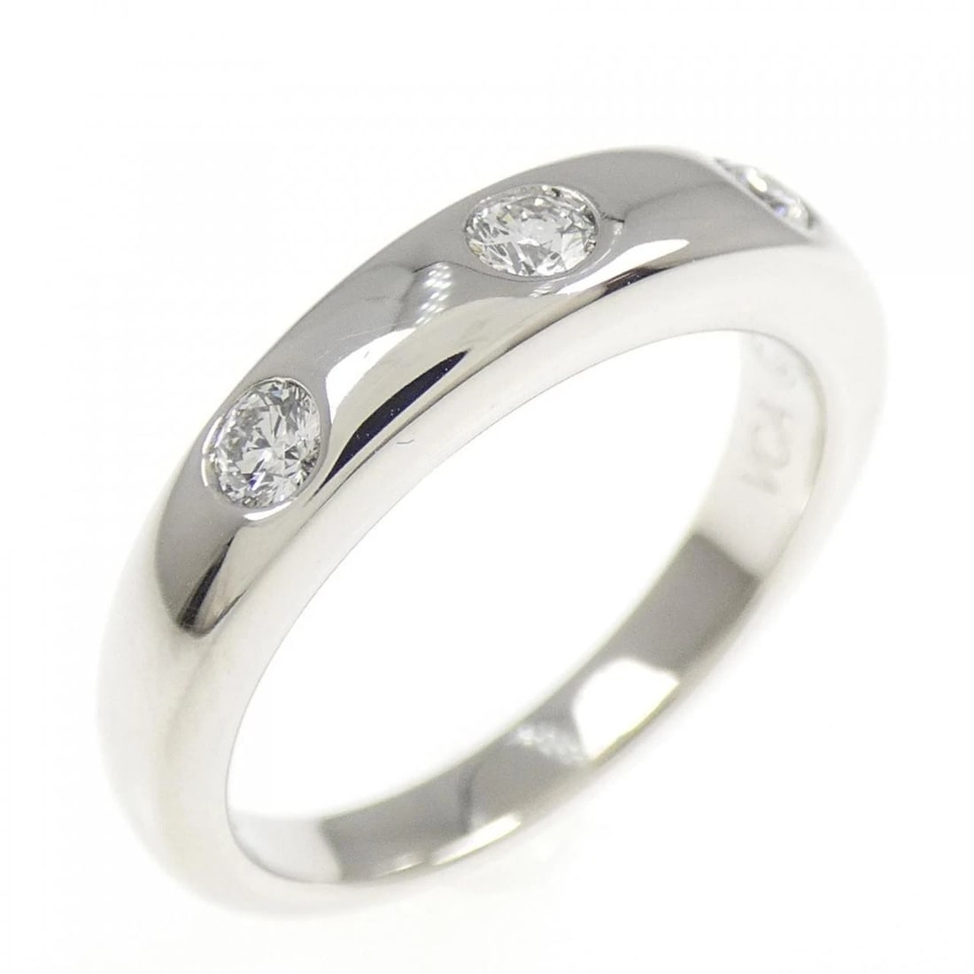 VAN CLEEF & ARPELS WEDDING BAND RING: Van Cleef & Arpels Wedding Band Ring Brand: Van Cleef & Arpels Type: Ring Material: Platinum 950, Main Stone/Creation Natural Color: White Size: 4.5-5 (US size) Accessories: None Accessori