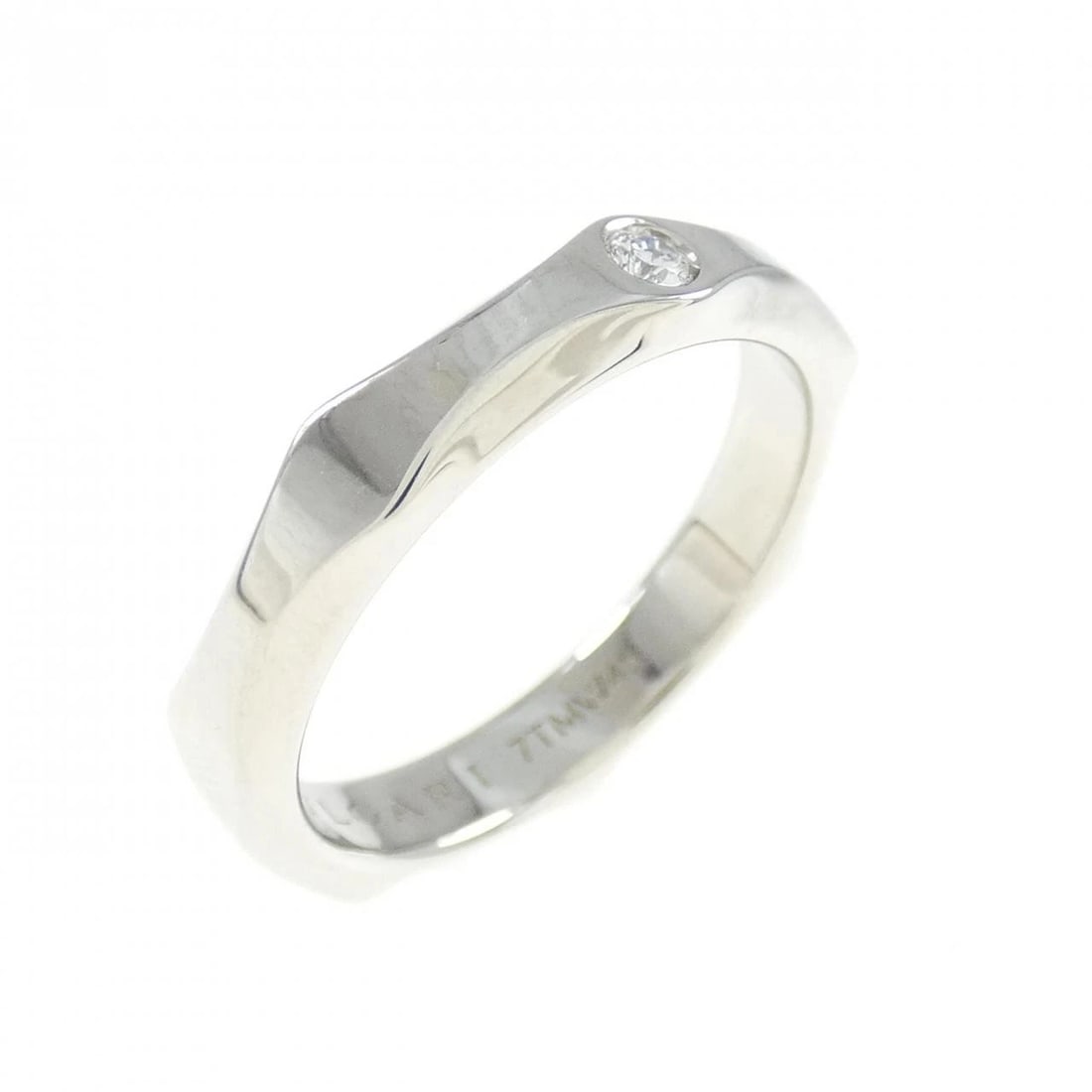 BVLGARI INFINITO RING: BVLGARI INFINITO Ring Brand: BVLGARI Type: Ring Material: Platinum, Main Stone/Creation Natural Color: White Size: 4.5-5 (US size) Accessories: None Accessories Notice: When purchasing