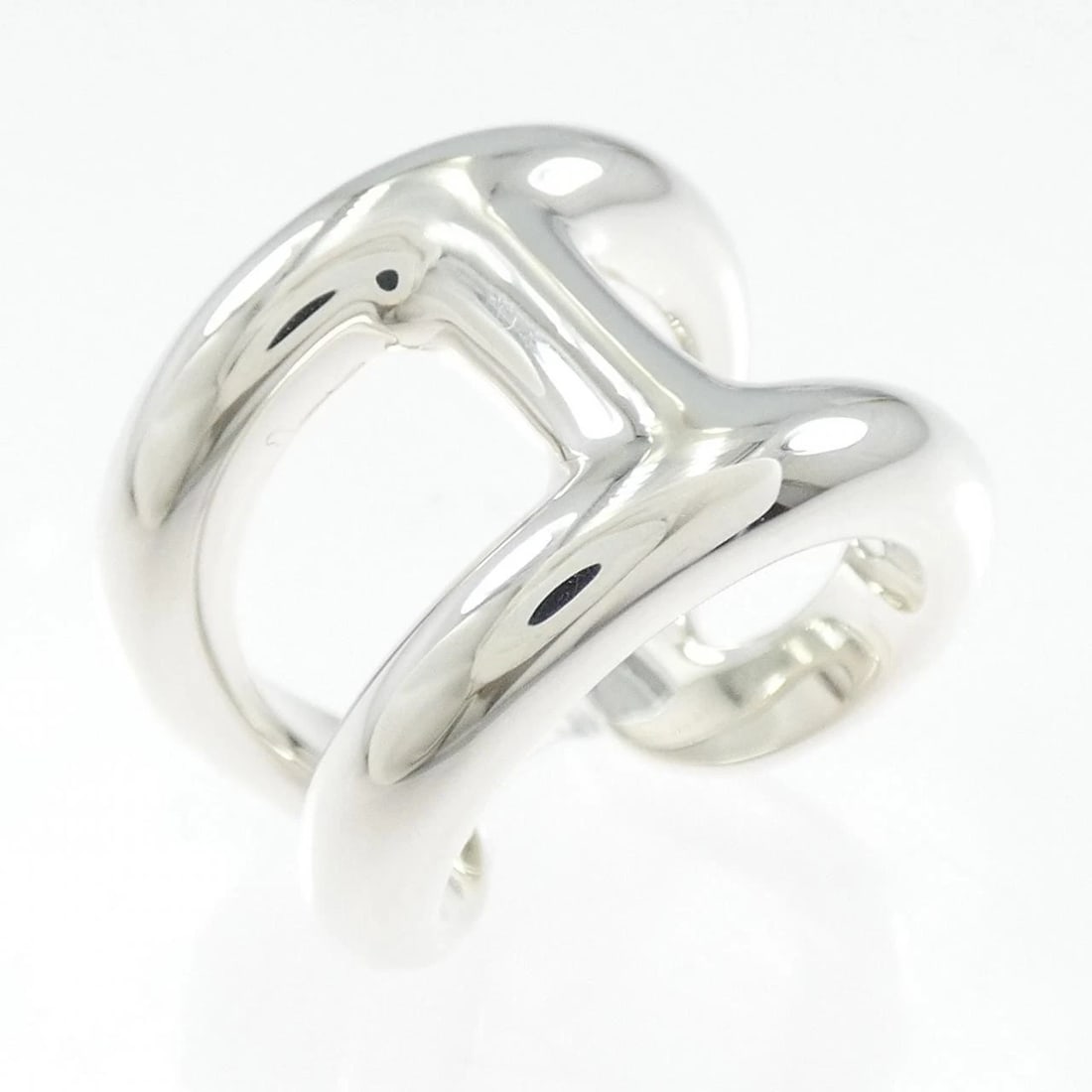 HERMES OSMOSE LARGE RING: HERMES Osmose Large Ring Brand: HERMES Type: Ring Material: 925 Silver, Main Stone/Creation Natural Color: White Size: 5.5 (US size) Accessories: None Accessories Notice: When purchasing p