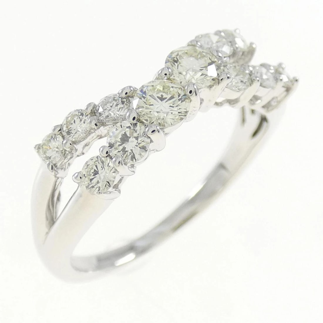 K18WG DIAMOND RING: K18WG Diamond Ring Brand: Unbranded Type: Ring Material: K18 White Gold, Main Stone/Creation Natural Color: White Gold Size: 5.5-6 US Accessories: None Accessories Notice: When purchasing
