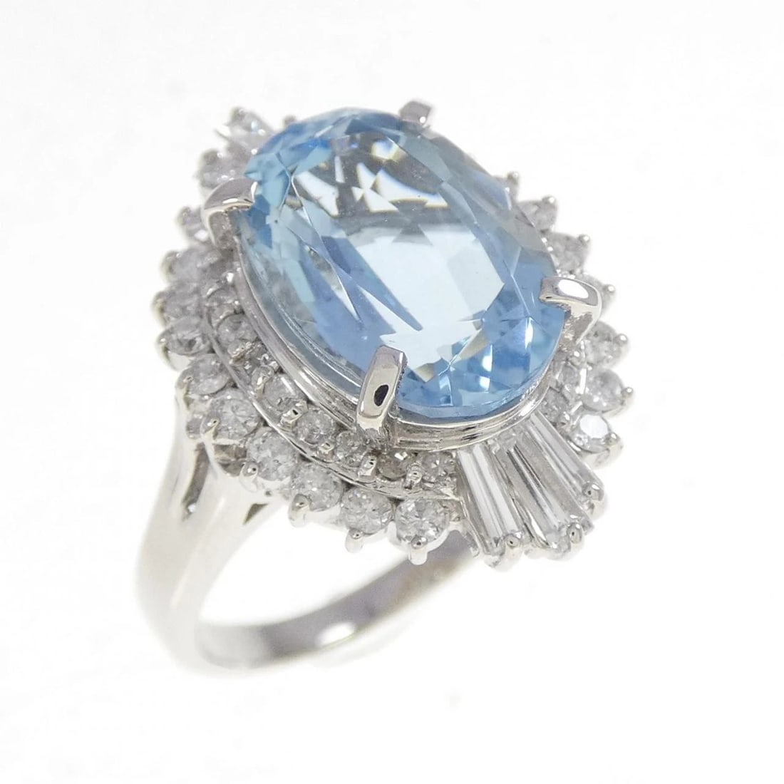 PT900 AQUAMARINE RING: PT900 Aquamarine Ring Brand: Unbranded Type: Ring Material: Platinum 900 Platinum, Main Stone/Creation Main Stone AquamarineSide Stone Diamond Color: White Gold Size: 9 ( US size) 