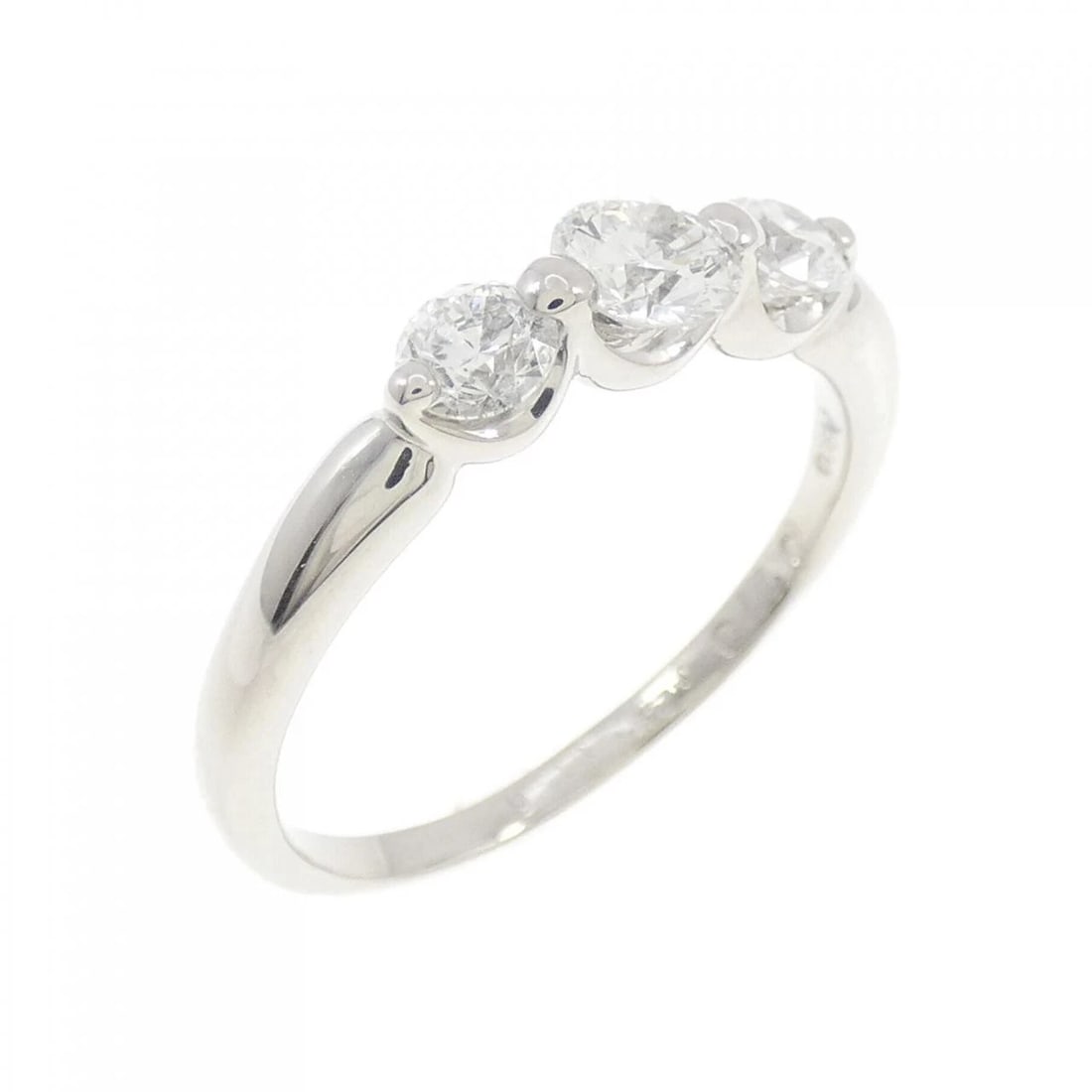 PT900 DIAMOND RING: PT900 Diamond Ring Brand: Unbranded Type: Ring Material: Platinum 900 Platinum, Main Stone/Creation natural Color: White Gold Size: 7 US Accessories: None Accessories Notice: When purchasi