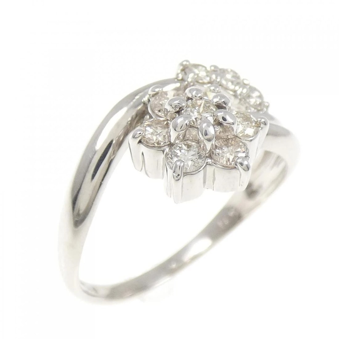 PT900 FLOWER DIAMOND RING: PT900 Flower Diamond Ring Brand: Unbranded Type: Ring Material: Platinum 900 Platinum, Main Stone/Creation Natural Color: Silver Size: 6.5 ( US size) Accessories: None Accessories Notice: