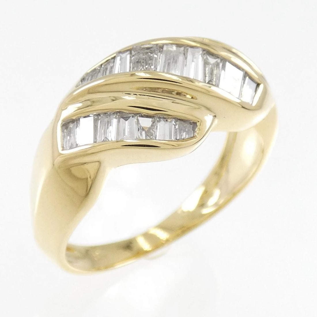 750YG 750WG DIAMOND RING: 750YG 750WG Diamond Ring Brand: Unbranded Type: Ring Material: 750 Yellow Gold 750 White Gold, Main Stone/Creation Natural Color: Yellow Gold Size: 6-6.5 US Accessories: None Accessories