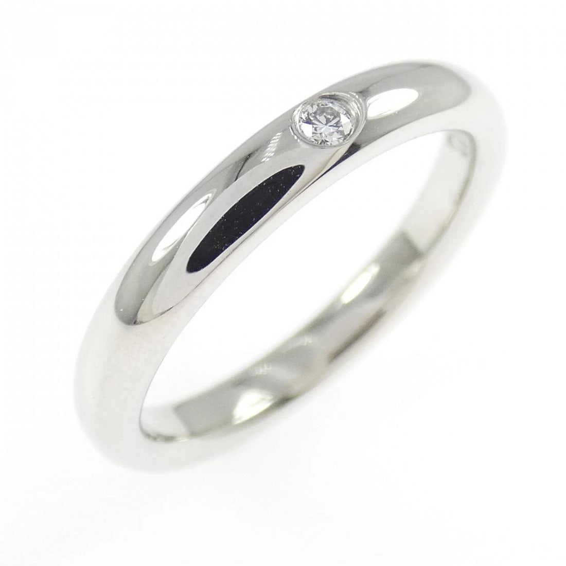 TIFFANY STACKING BAND RING: Tiffany Stacking Band Ring Brand: Tiffany Type: Ring Material: Platinum 950, Main Stone/Creation Natural Color: White Size: 5 (US size) Accessories: None Accessories Notice: When purchasing