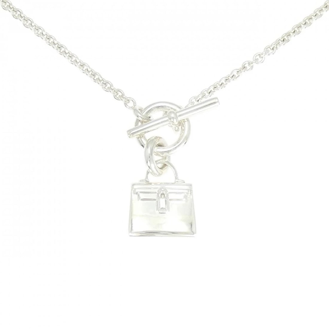 HERMES AMULET KELLY NECKLACE: HERMES Amulet Kelly Necklace Brand: HERMES Type: Necklace Material: 925 Silver, Color: Silver Size: ActualSize Pendant top H x W: 27.0mmx12.5mm Chain Max. W: 2.3mm Size40cm Accessories: None