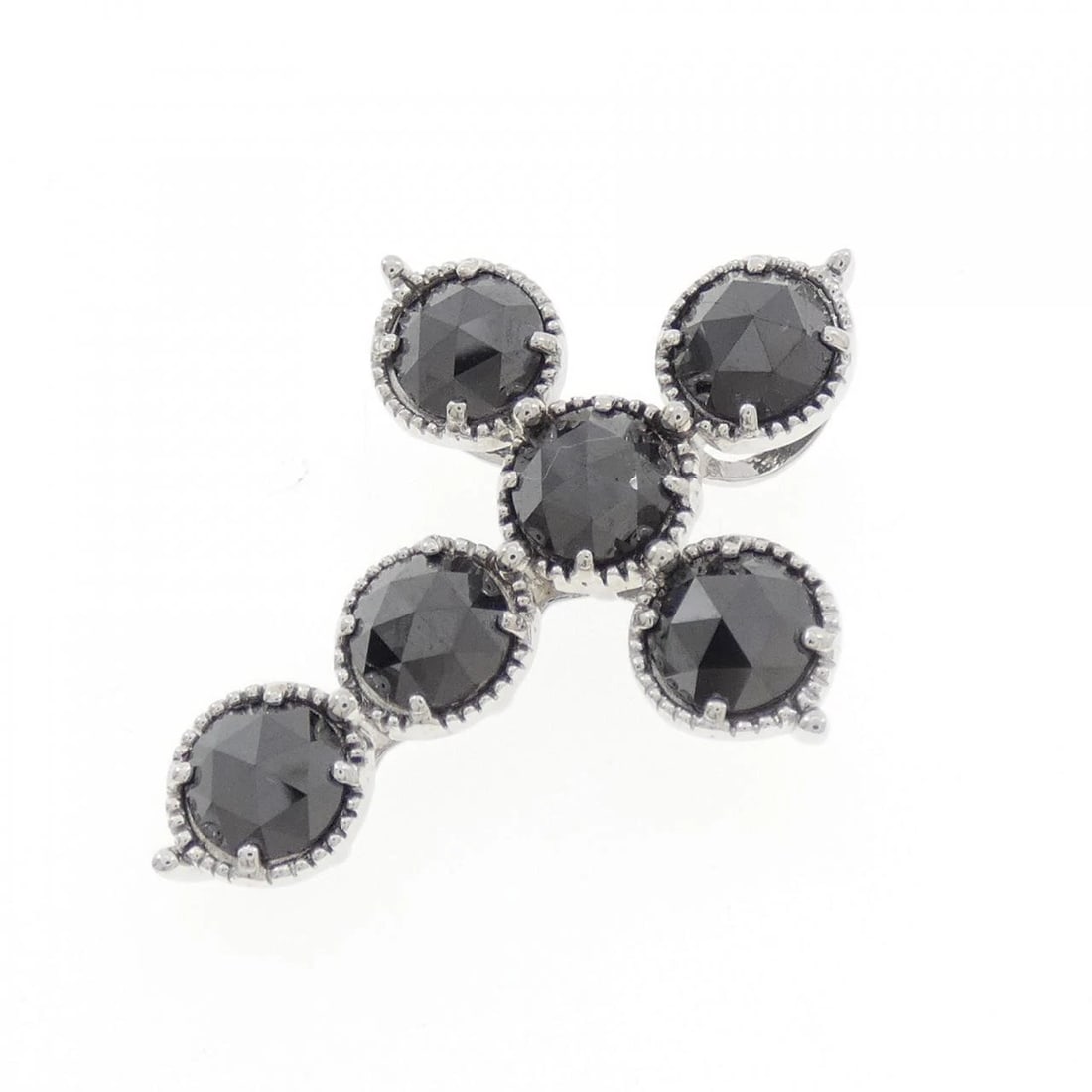 K18WG CROSS DIAMOND PENDANT: K18WG Cross Diamond Pendant Brand: Unbranded Type: Pendant Brooch Material: K18 White Gold, Main Stone/Creation Natural Color: WG Size: ActualSize HxW: 30.3mmx22.7mm Accessories: None