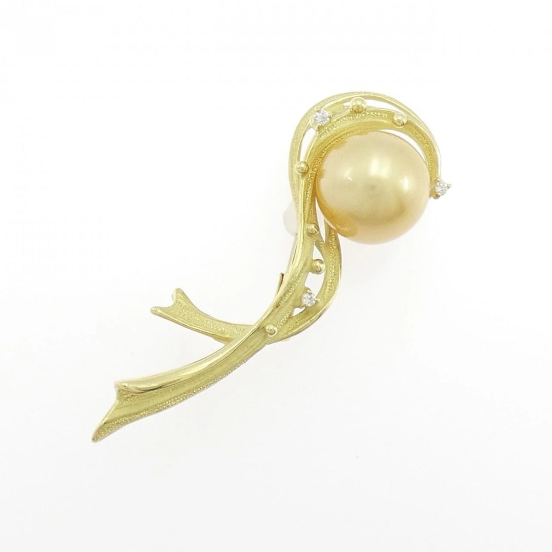 K18YG SOUTH SEA PEARL BROOCH: K18YG South Sea Pearl Brooch Brand: Unbranded Type: Pendant Brooch Material: K18 Yellow Gold, Color: YG Size: ActualSize HxW: 51.8mmx18.7mm Accessories: None Accessories Notice: When
