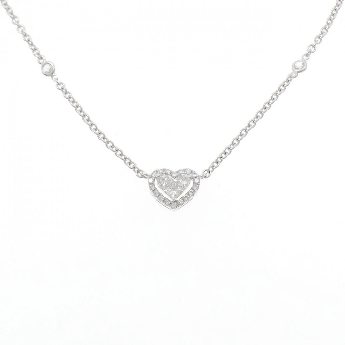 750WG HEART DIAMOND NECKLACE: 750WG Heart Diamond Necklace Brand: Unbranded Type: Necklace Material: 750 White Gold, Main Stone/Creation Natural Color: White Gold Size: 39 42cm ActualSize Pendant top H x W: 7.4mmx8.9mm