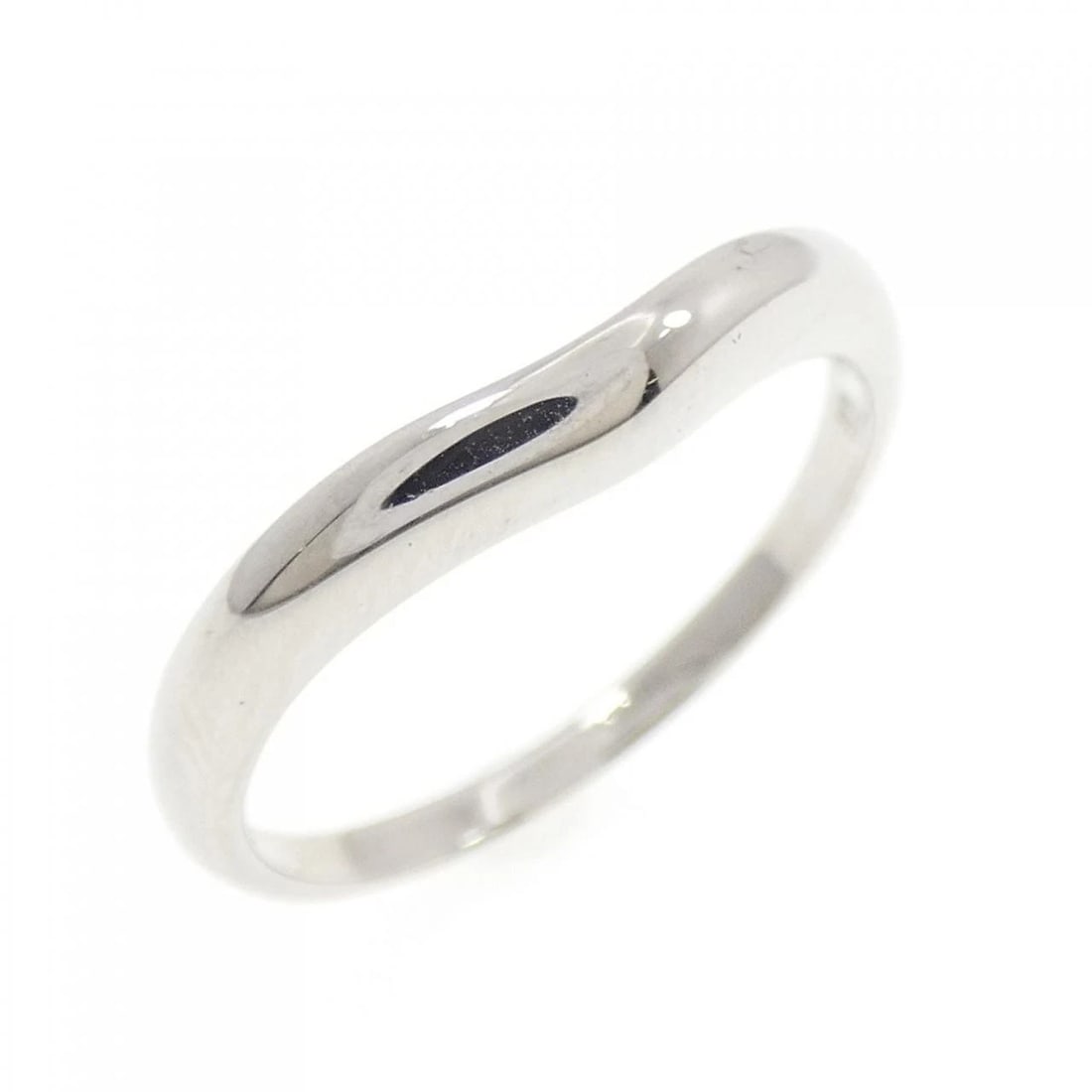 BVLGARI WEDDING RING: BVLGARI Wedding Ring Brand: BVLGARI Type: Ring Material: Platinum 950, Color: White Size: 6 (US size) Accessories: None Accessories Notice: When purchasing pre-owned goods, please refer to